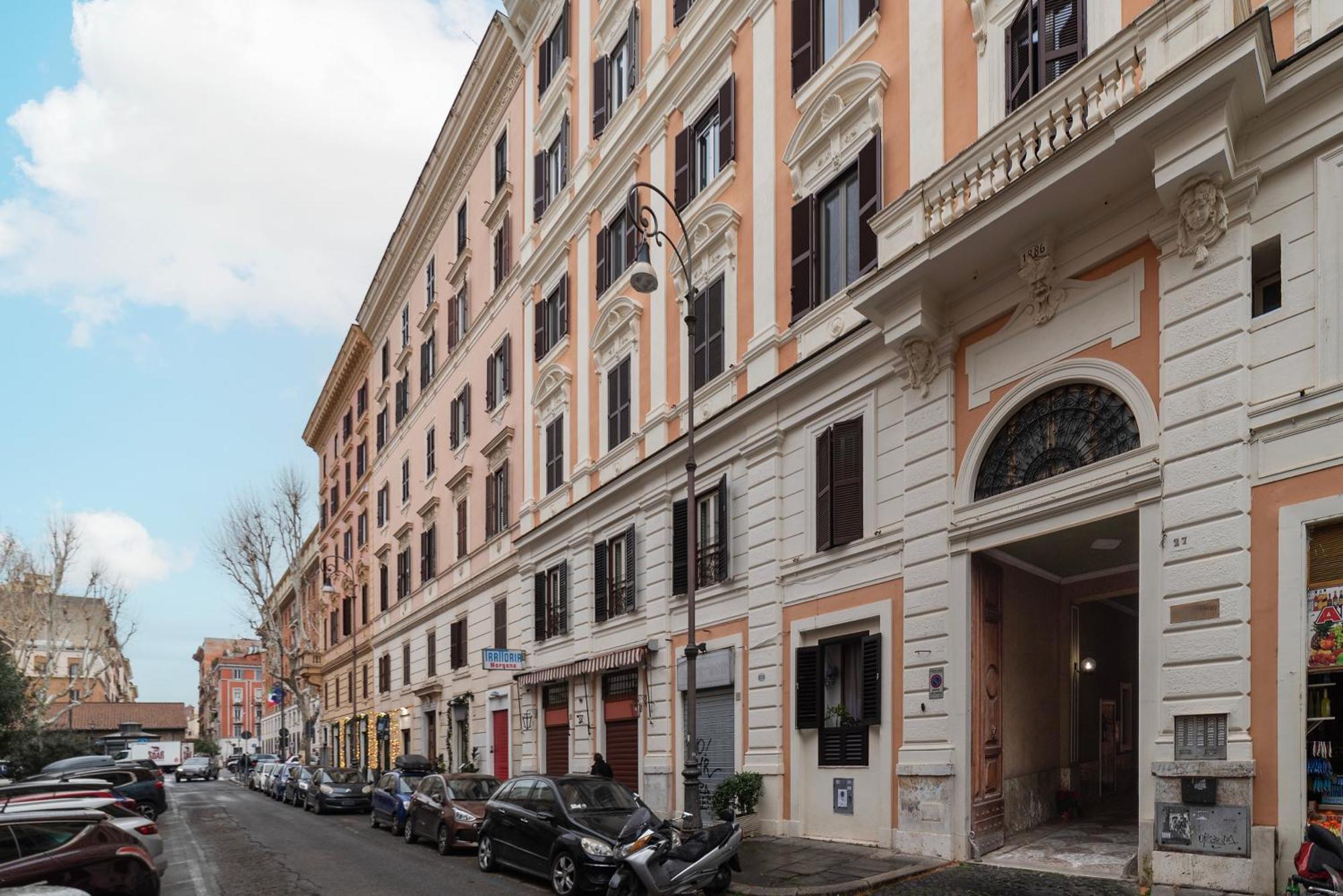 Terme Di Traiano Apartment - 10 Min Dal Colosseo โรม ภายนอก รูปภาพ