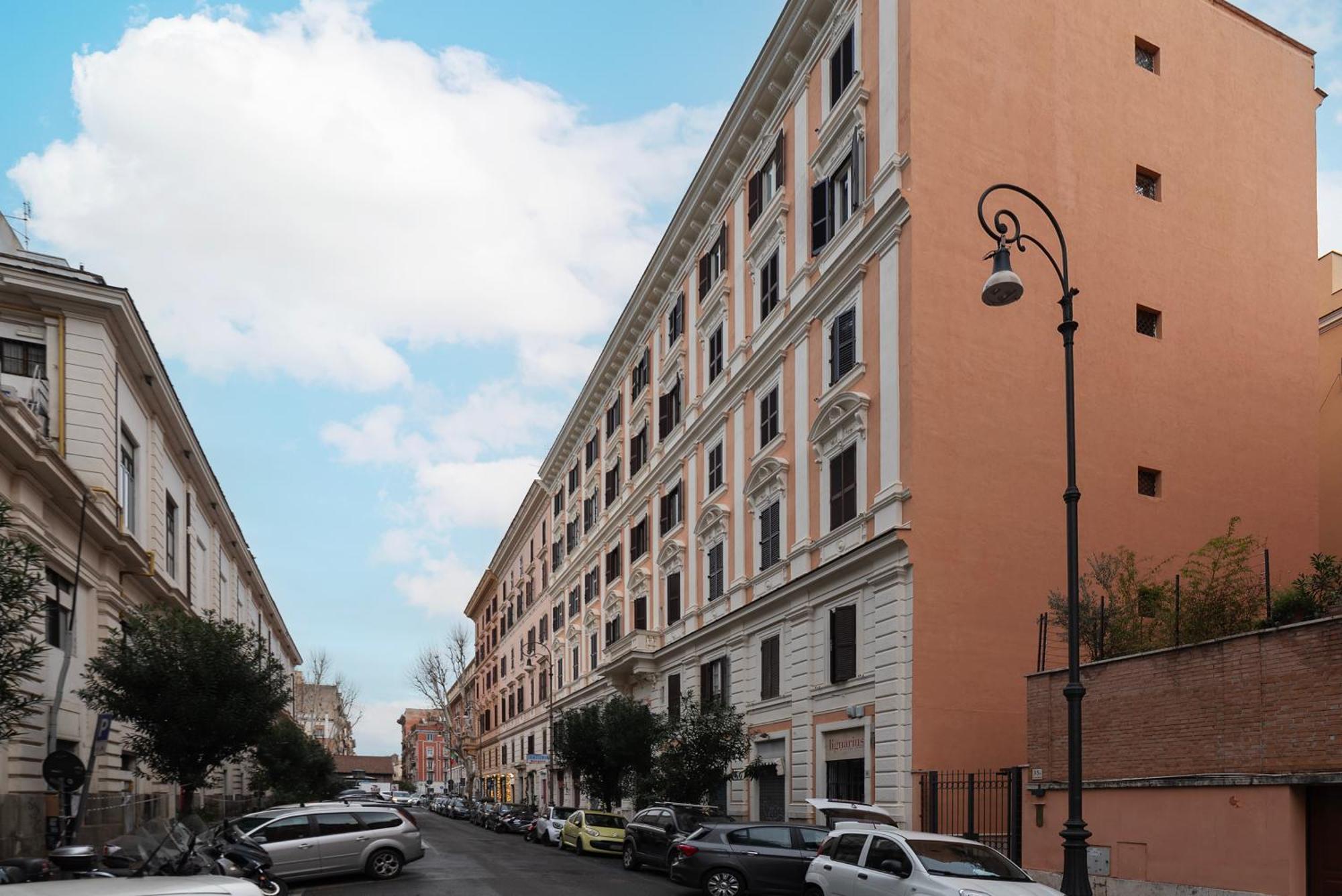 Terme Di Traiano Apartment - 10 Min Dal Colosseo โรม ภายนอก รูปภาพ
