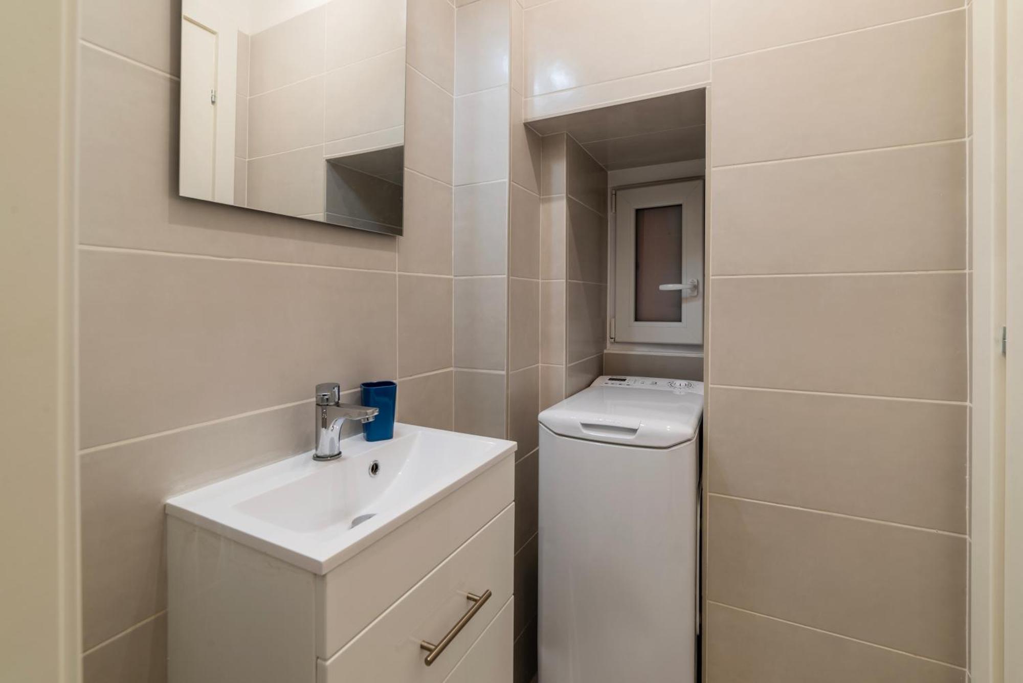 Terme Di Traiano Apartment - 10 Min Dal Colosseo โรม ภายนอก รูปภาพ